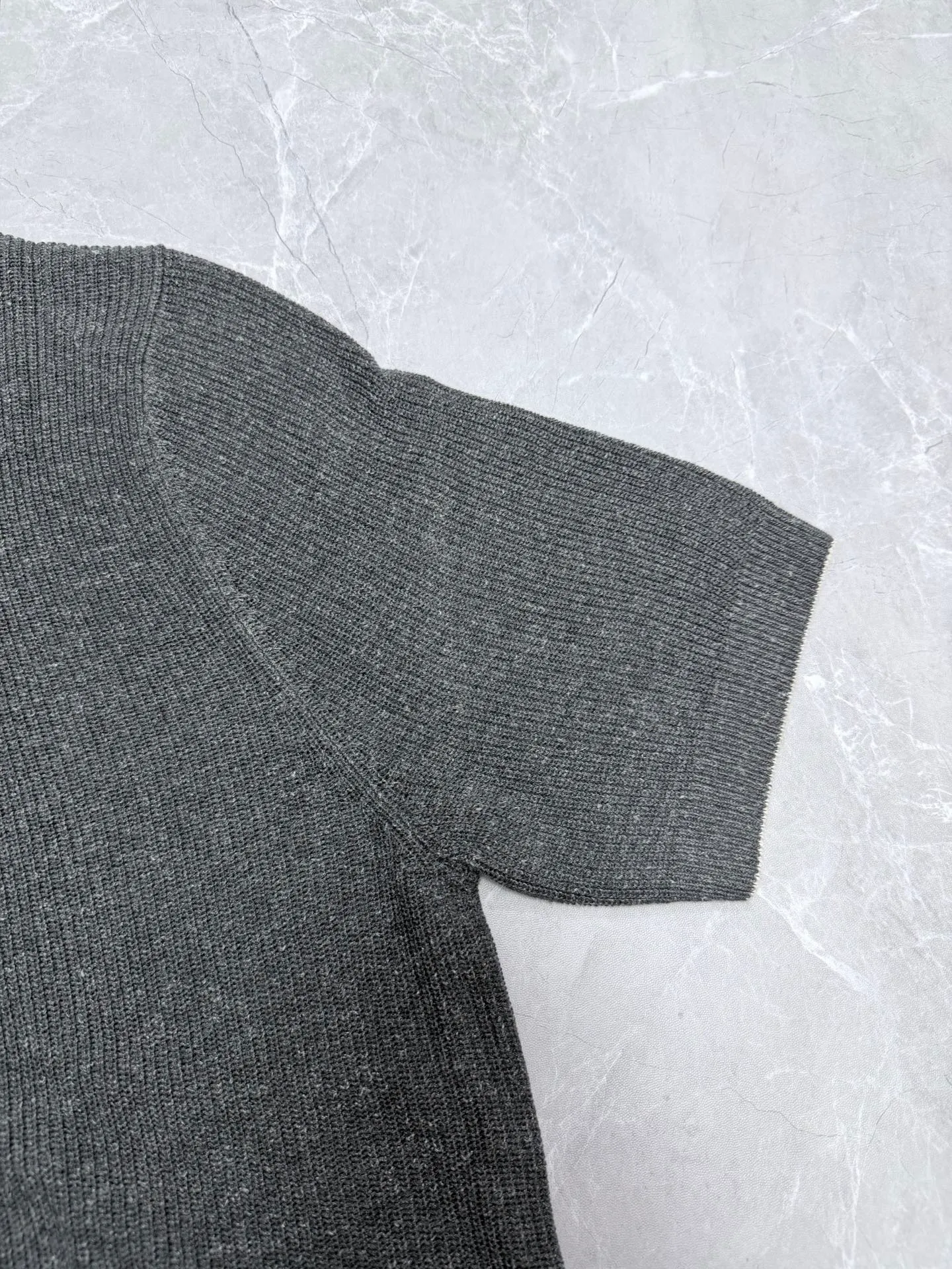 180BC 26New Arrival round neck raw edge ribbed collar cuffs hem long-sleeved sweater men's high version Size: S.M.L.XL.